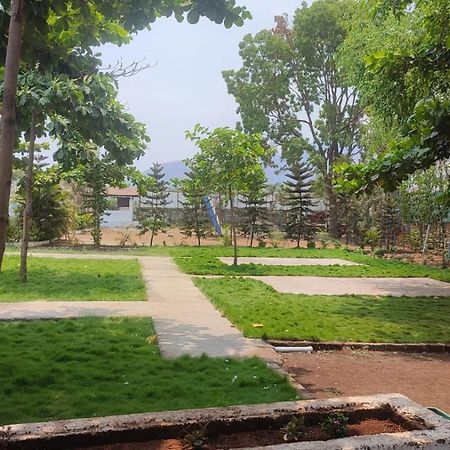 Hotel Metro Palace Resort Karjat Bagian luar foto