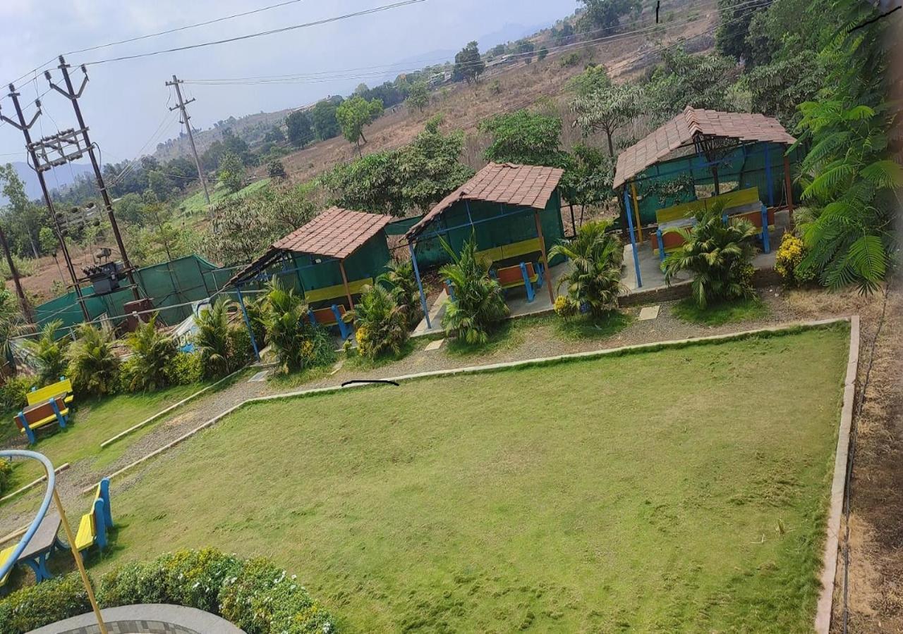 Hotel Metro Palace Resort Karjat Bagian luar foto