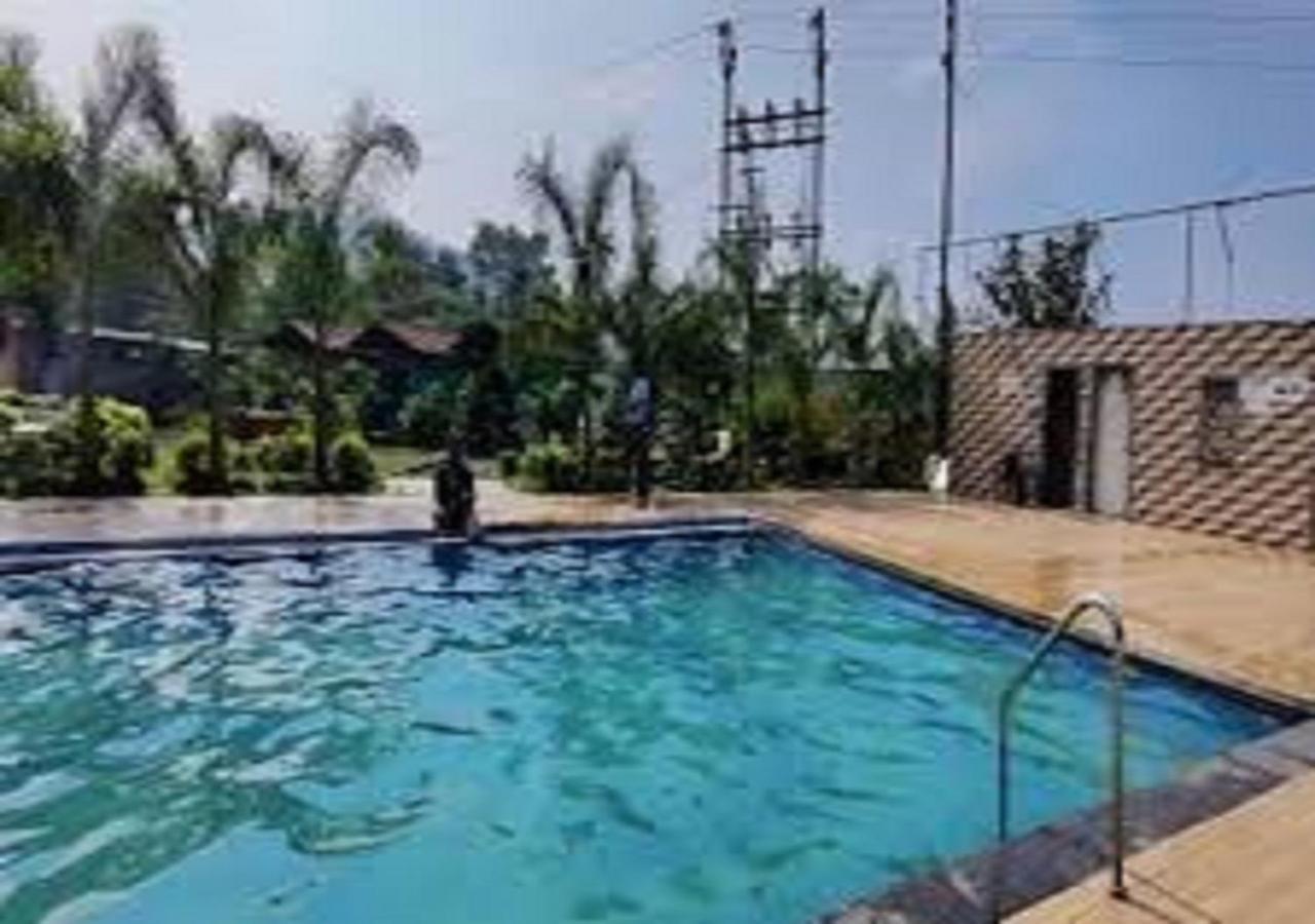 Hotel Metro Palace Resort Karjat Bagian luar foto