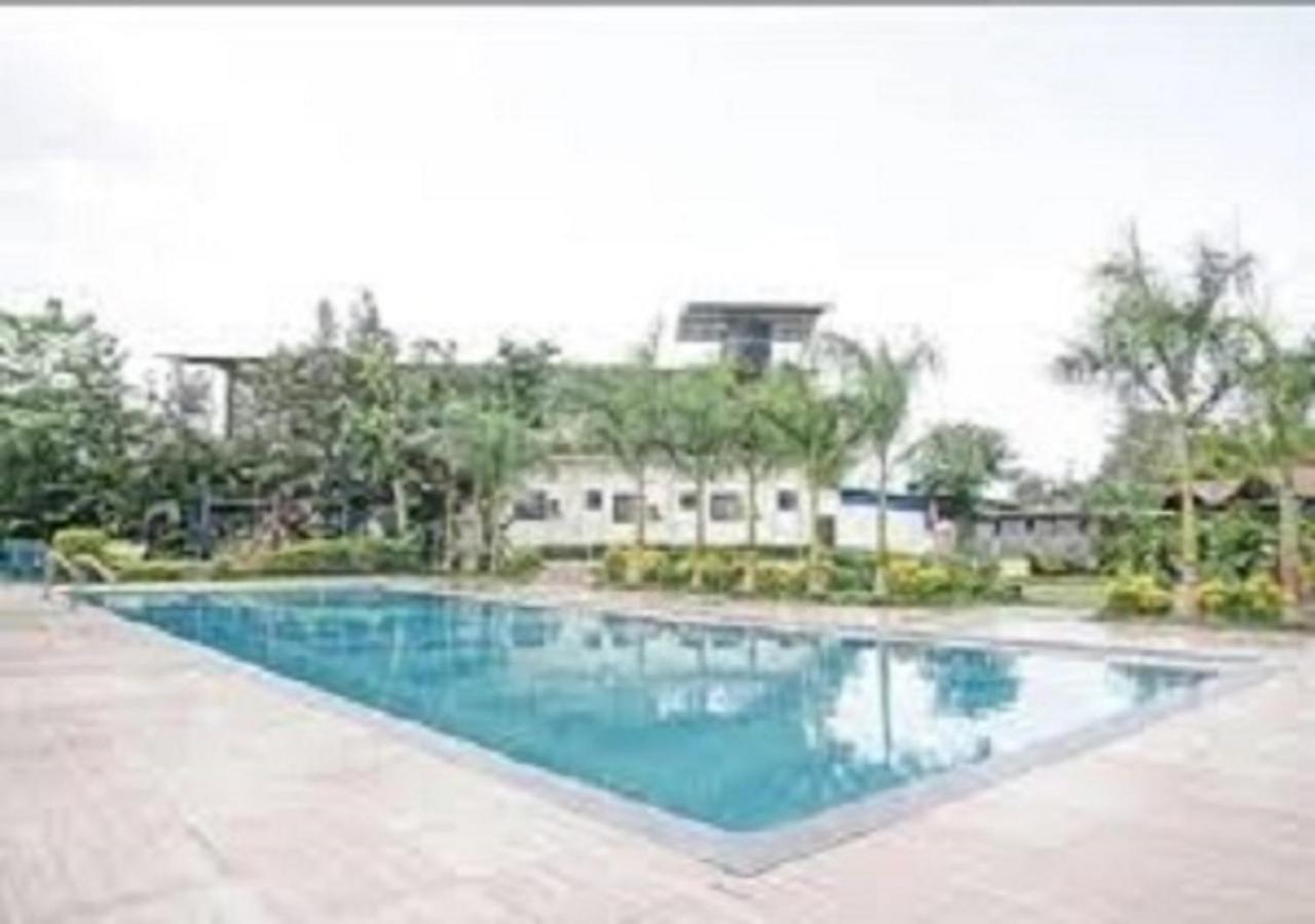 Hotel Metro Palace Resort Karjat Bagian luar foto