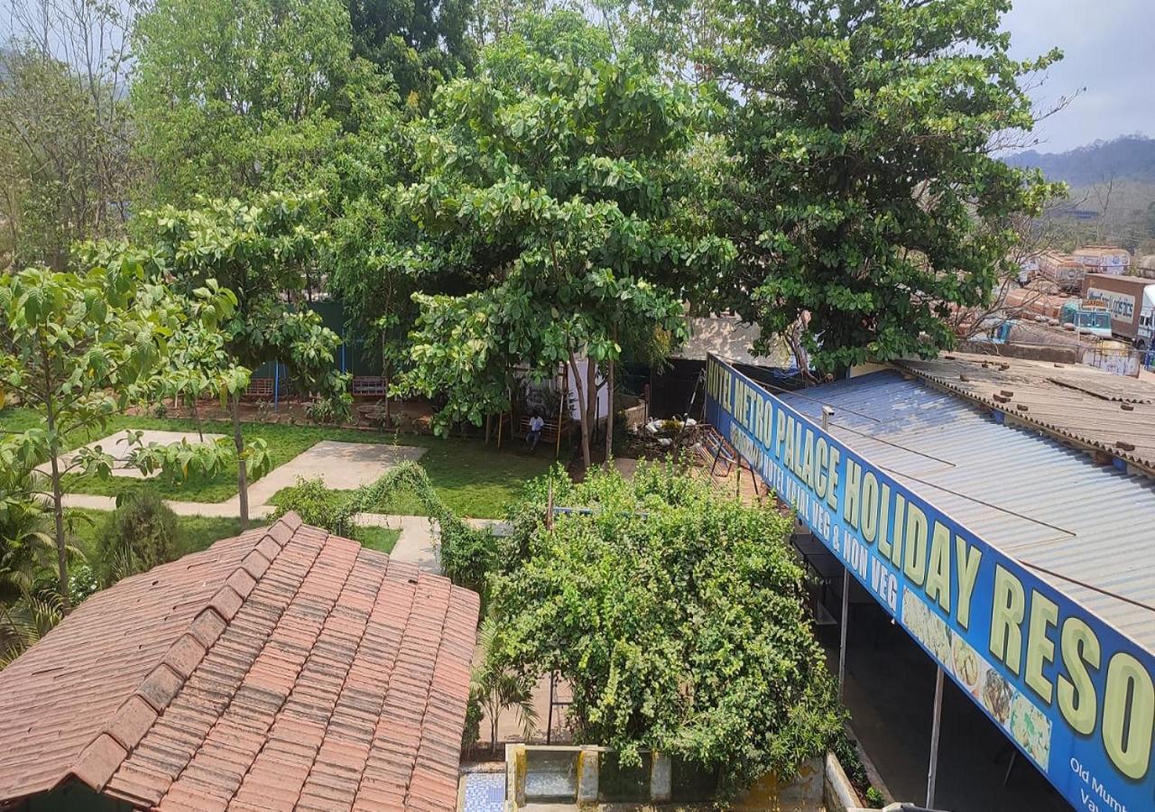 Hotel Metro Palace Resort Karjat Bagian luar foto