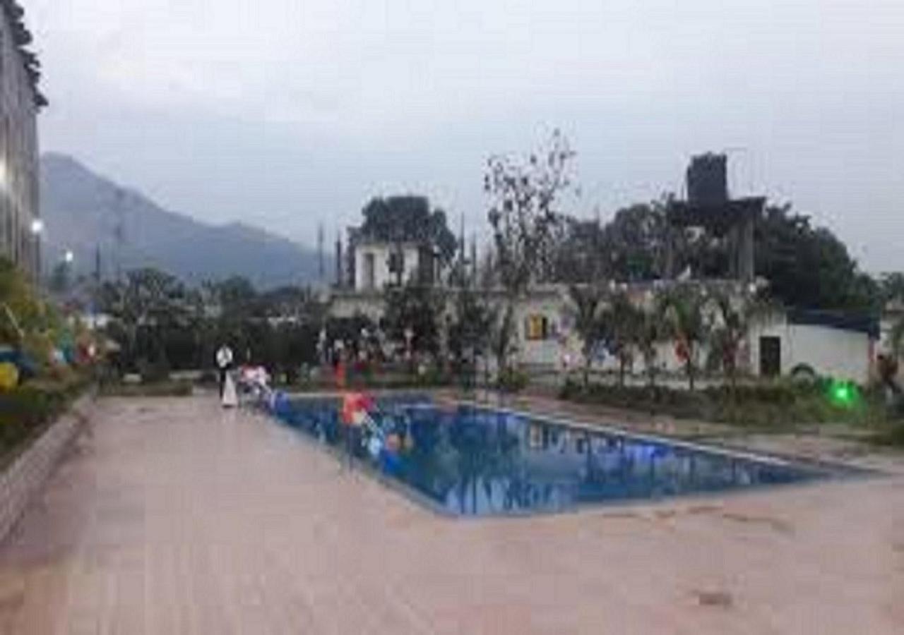 Hotel Metro Palace Resort Karjat Bagian luar foto