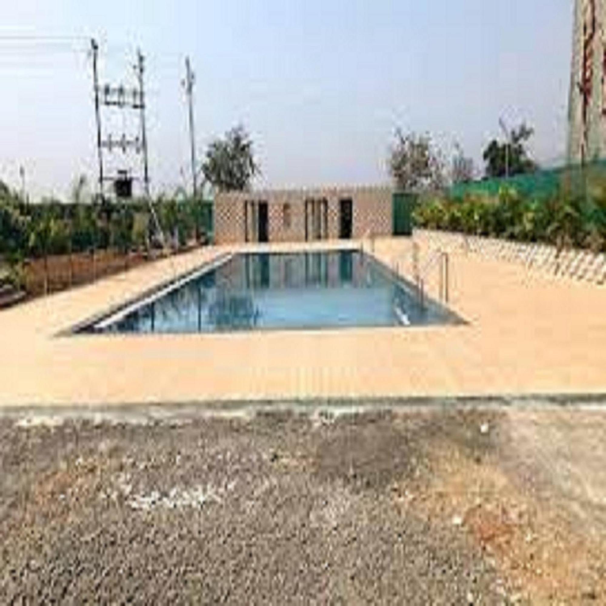Hotel Metro Palace Resort Karjat Bagian luar foto