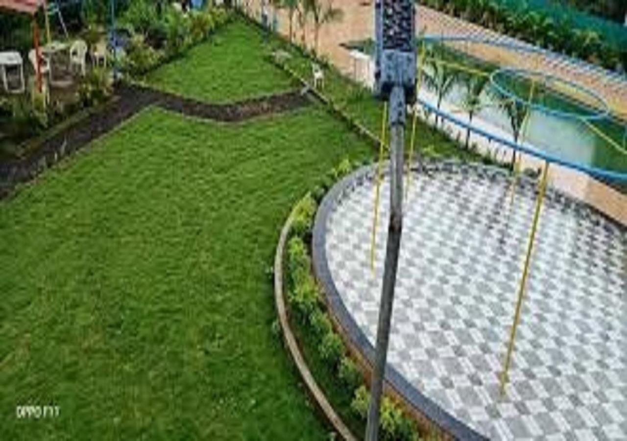 Hotel Metro Palace Resort Karjat Bagian luar foto