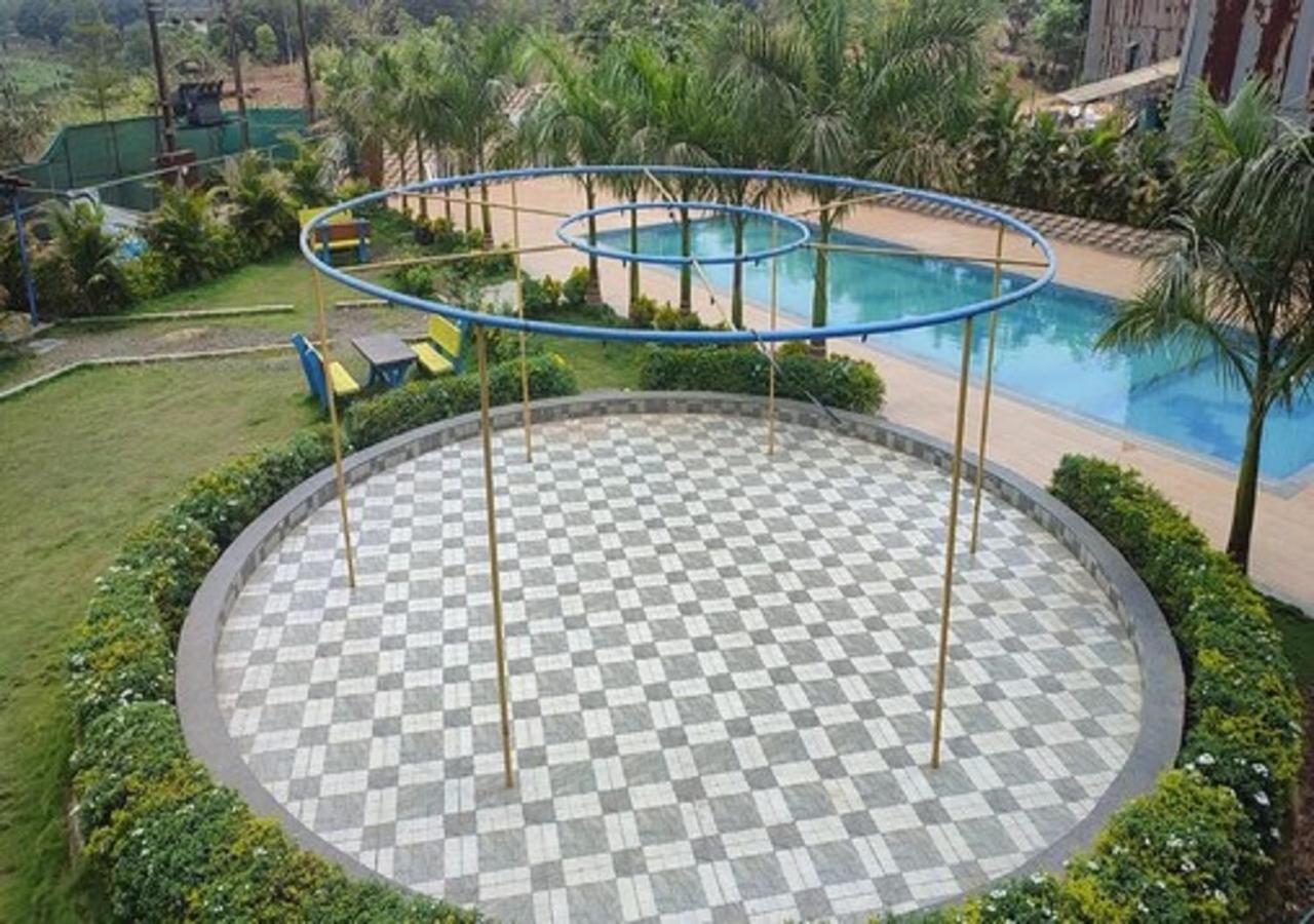 Hotel Metro Palace Resort Karjat Bagian luar foto