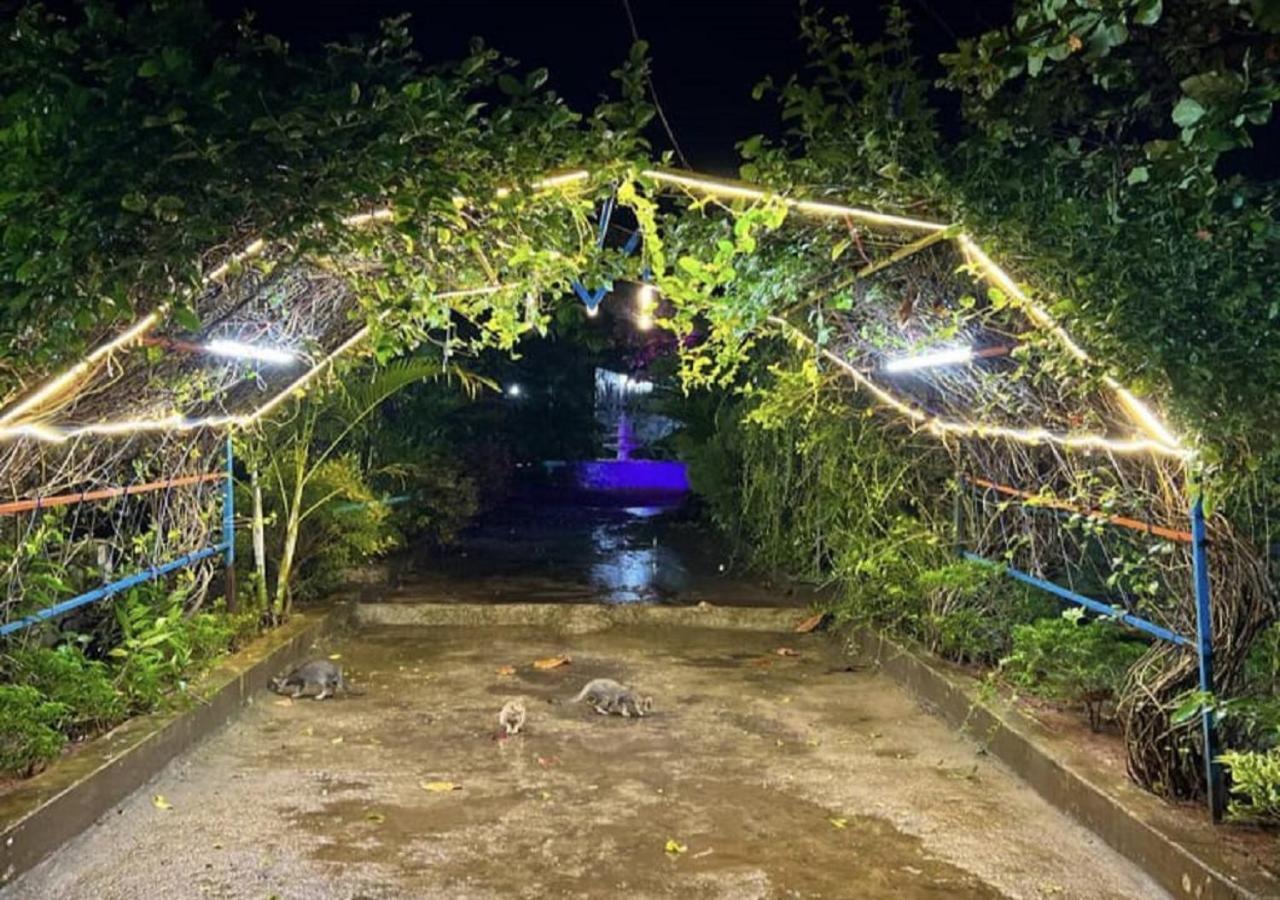 Hotel Metro Palace Resort Karjat Bagian luar foto