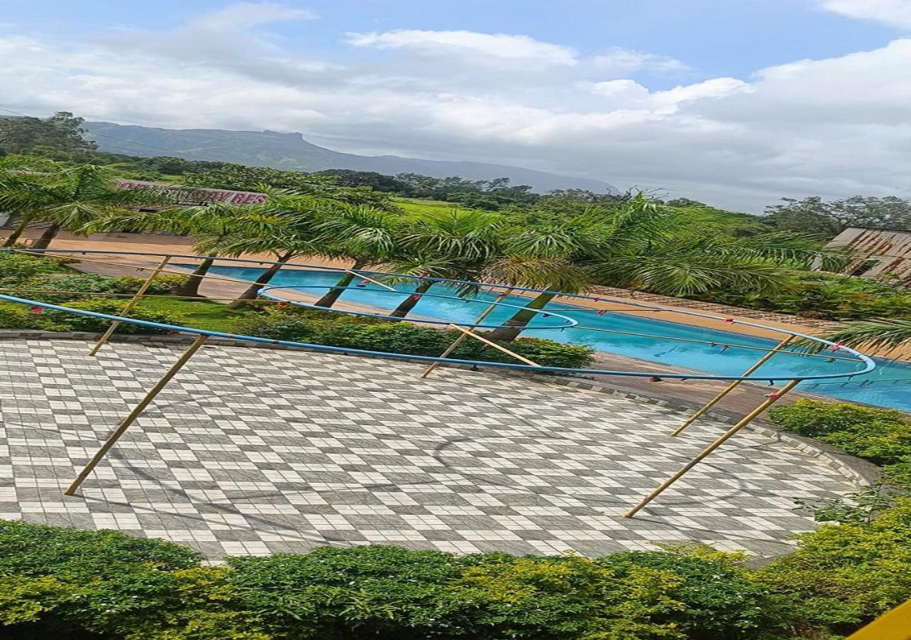 Hotel Metro Palace Resort Karjat Bagian luar foto