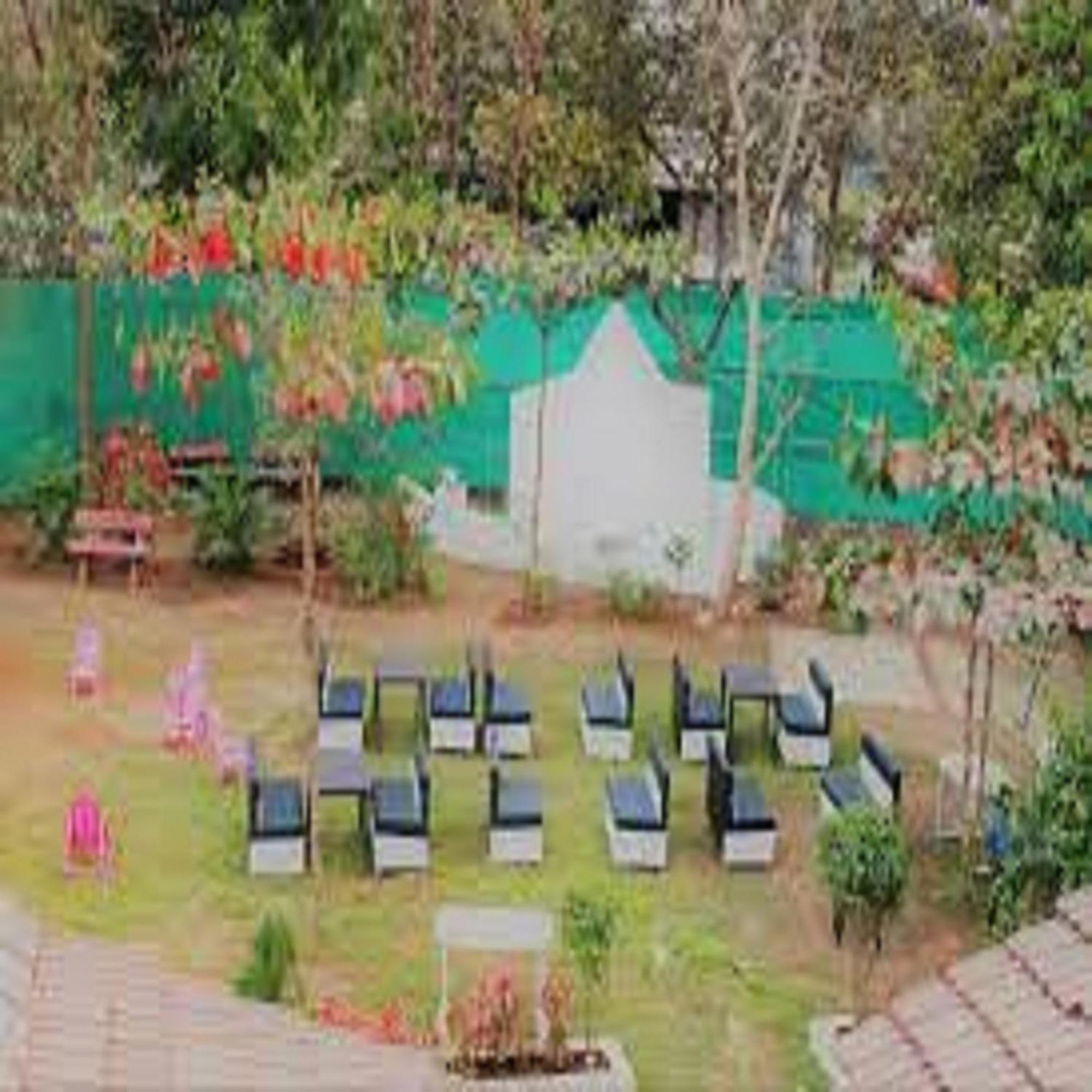 Hotel Metro Palace Resort Karjat Bagian luar foto